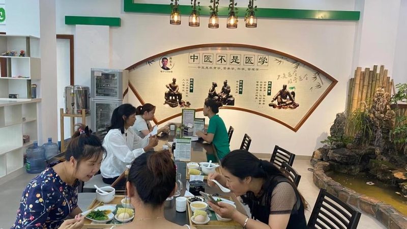 小标题：艾灸馆加盟，先了解艾灸的起源与发展